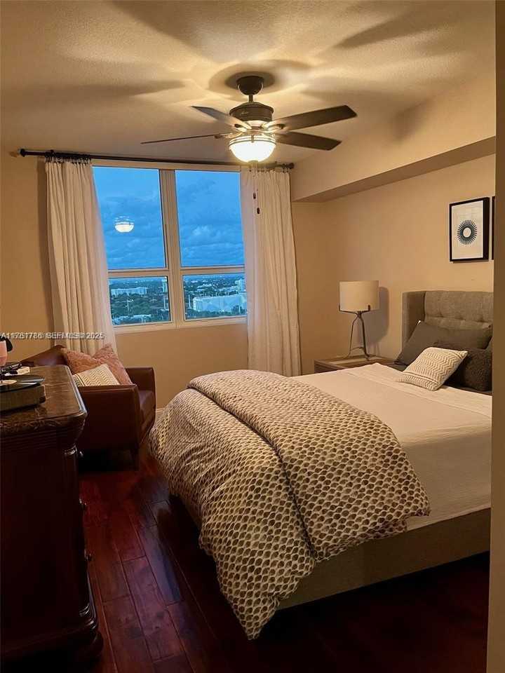 600 West Las Olas Boulevard - Photo 2 of 12