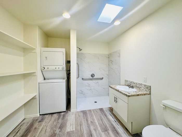 1337 W Pennington St - Photo 3 of 9