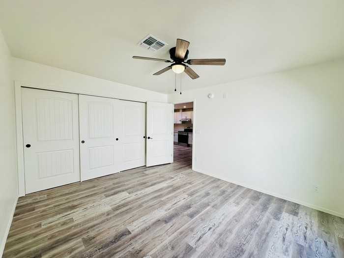 1337 W Pennington St - Photo 7 of 9