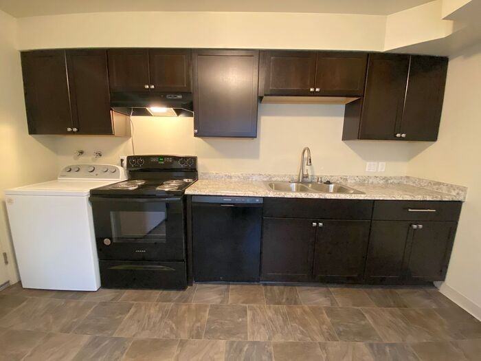 1235 E 11th St - Photo 5 of 22