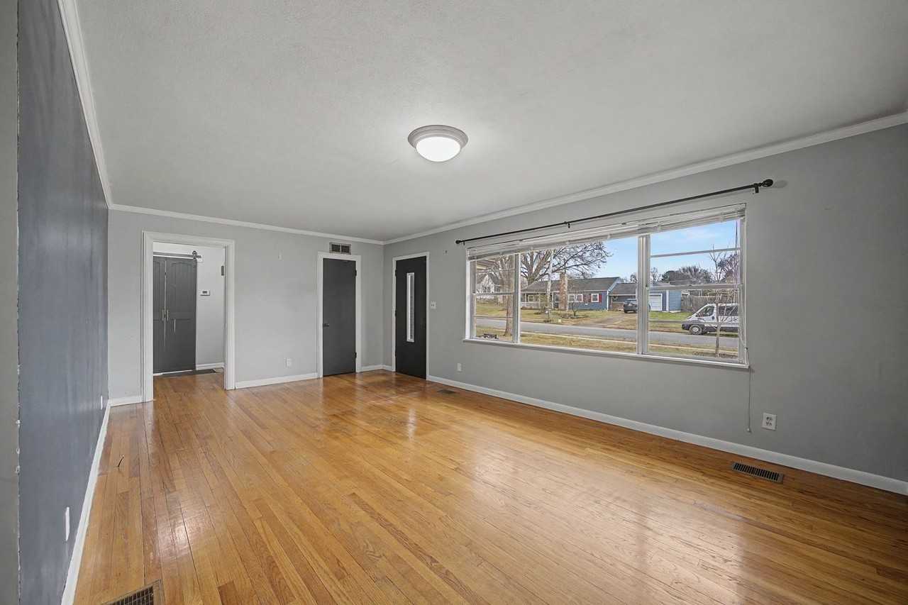 119 Haney Dr - Photo 4 of 29