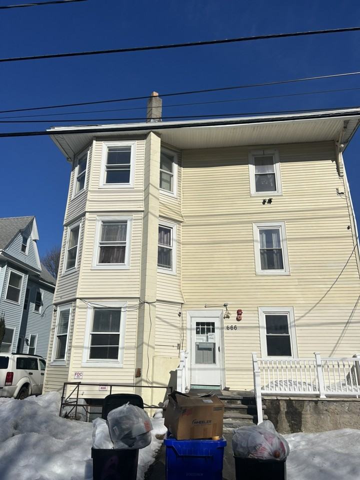 666 Metropolitan Ave - Photo 5 of 11