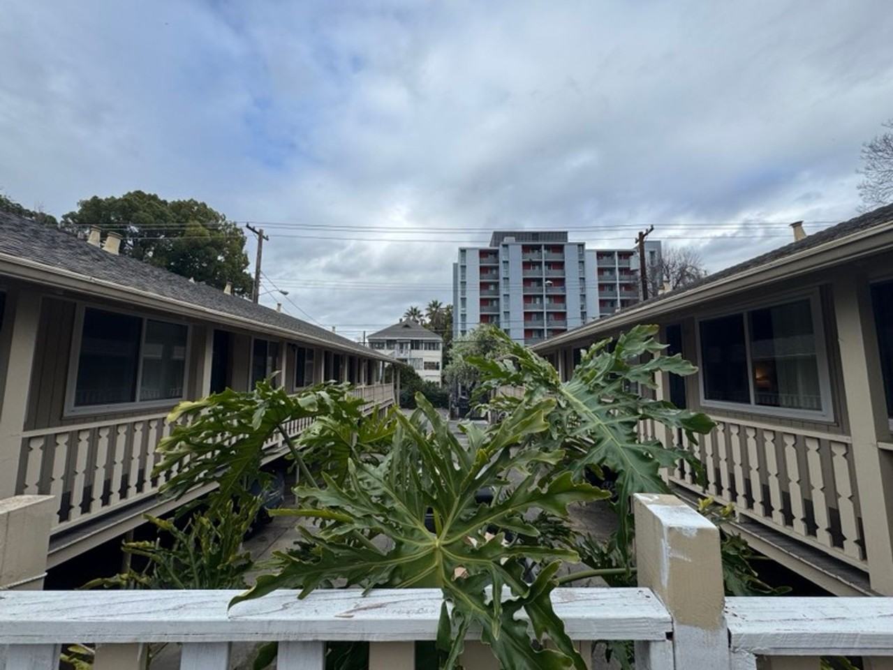 Golden Lantern Apartments - Photo 4 of 5