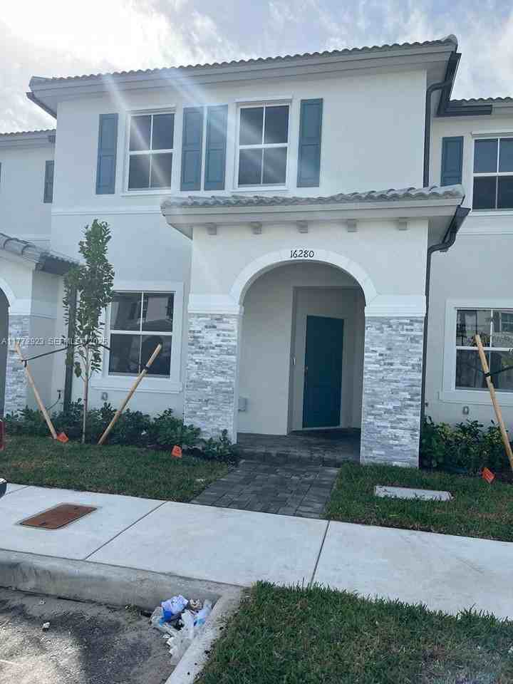 16280 Southwest 292nd Street - Photo 4 of 13