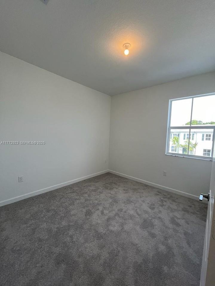 16280 Southwest 292nd Street - Photo 5 of 13