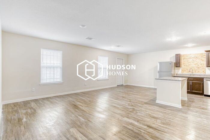 437 Calloway St - Photo 3 of 14