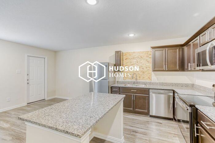 437 Calloway St - Photo 4 of 14