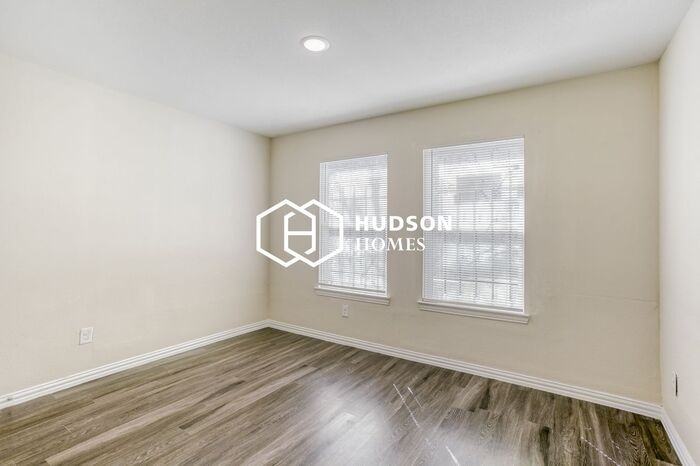 437 Calloway St - Photo 6 of 14