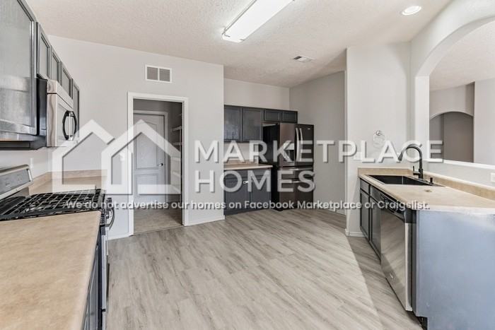 620 Creekside Ave Sw - Photo 7 of 32