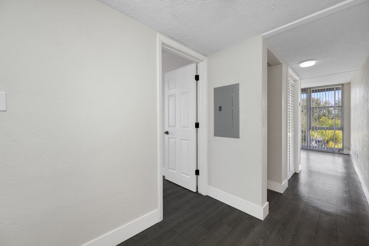 Aria Flats - Photo 4 of 25