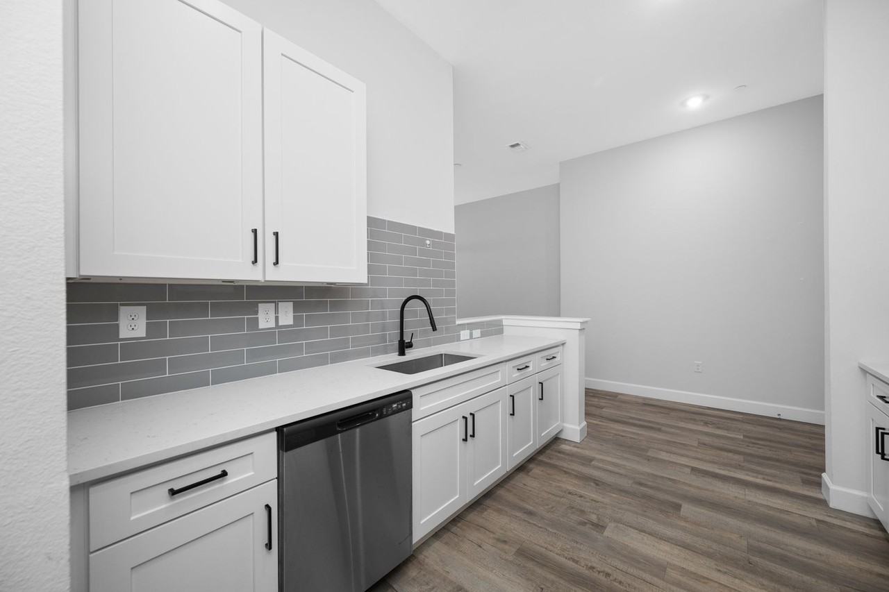 357 South - Photo 7 of 49