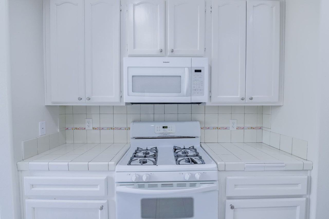 242 Kennedy St #7 - Photo 3 of 16