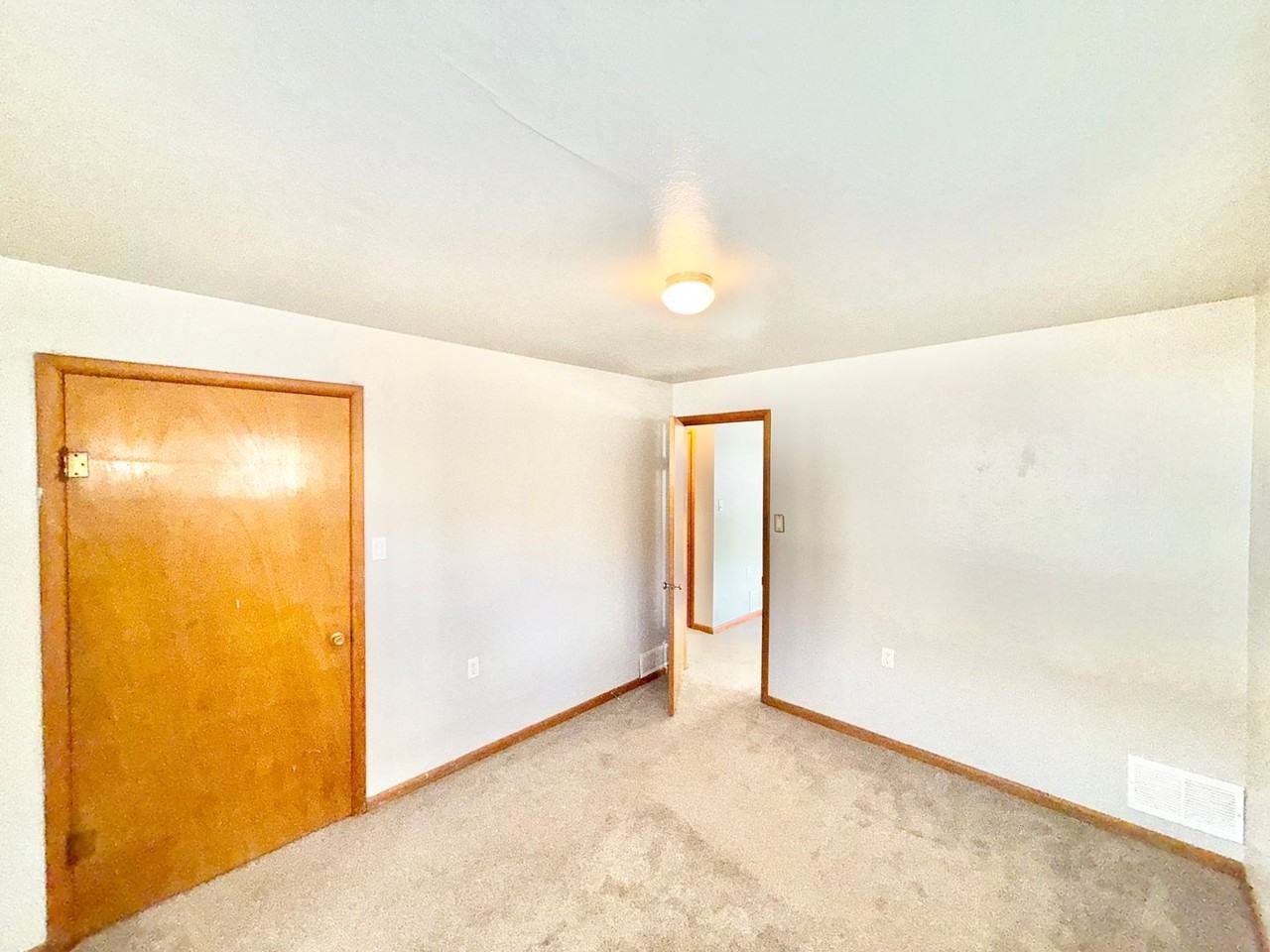 1911 Manor Ln - Photo 7 of 11