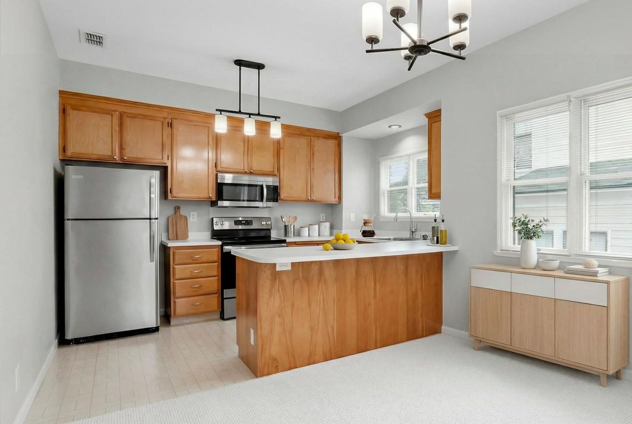 2330 I St - Photo 3 of 12