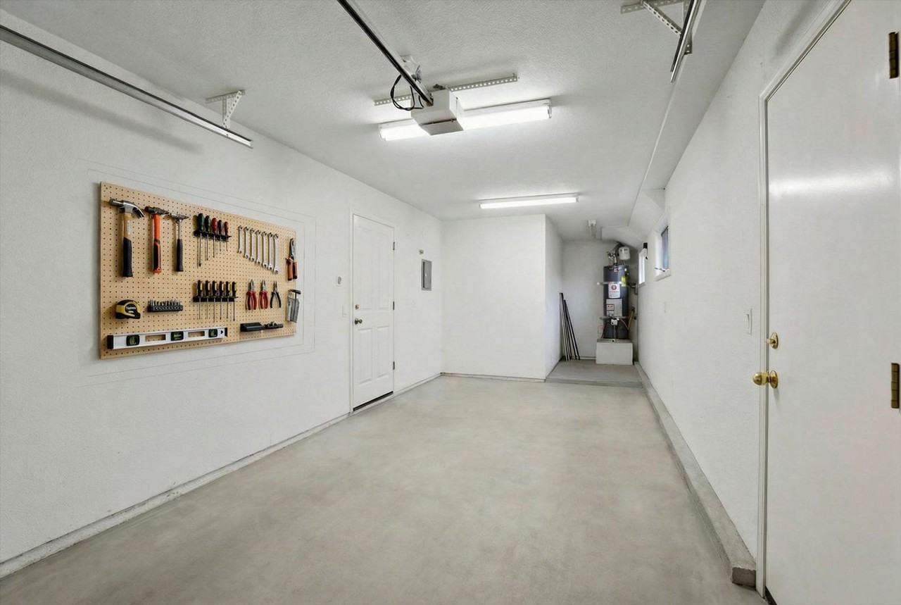 2330 I St - Photo 7 of 12