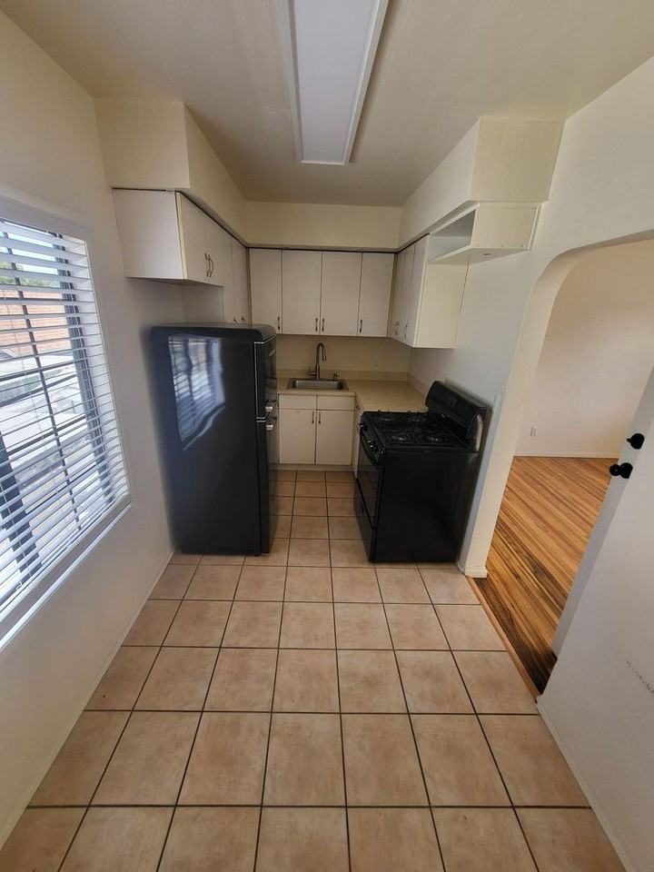 2515 2515 1/2 B Congress Street - Photo 2 of 9