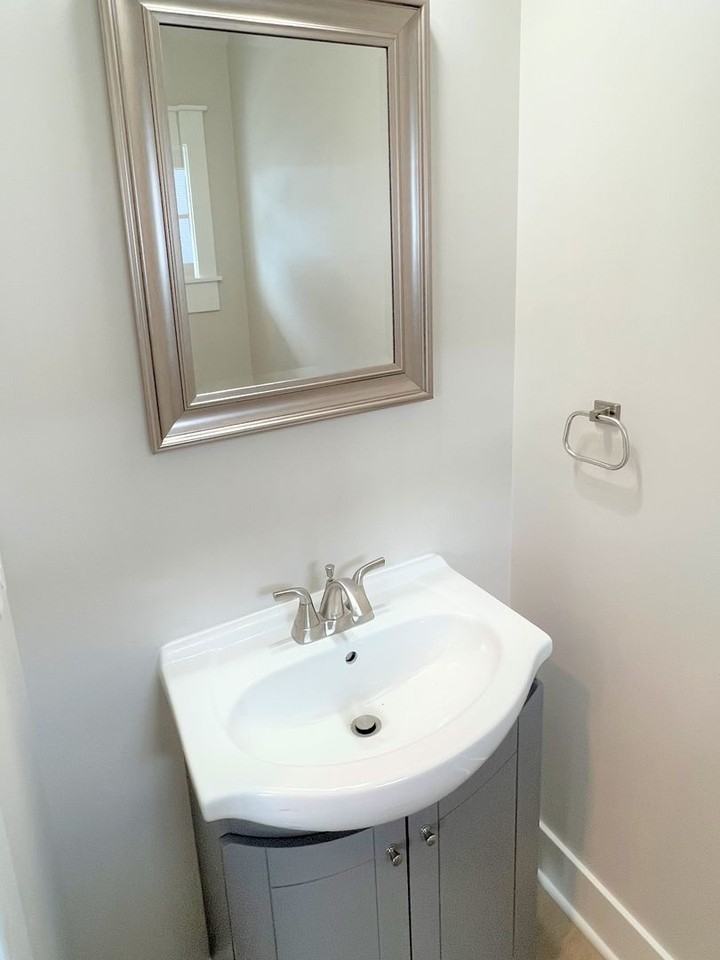 2116 Sherwood Ave - Photo 4 of 16