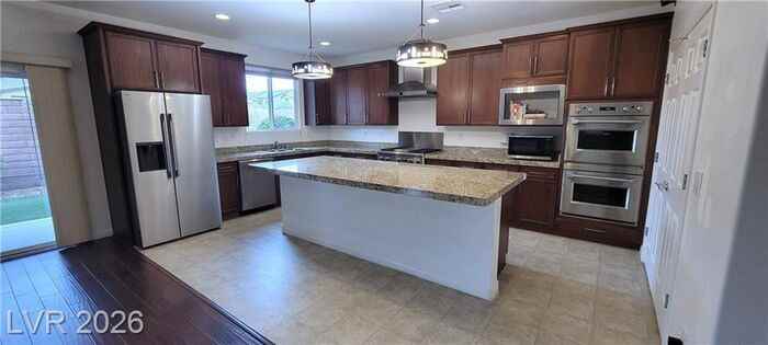 10465 Saddle Mountain St - Photo 7 of 50