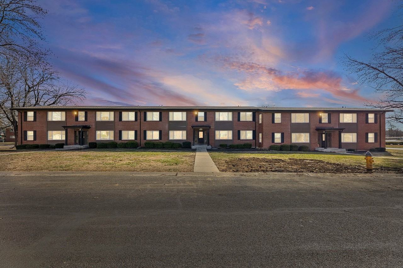 Brownstone Apartments - Photo 4 of 31