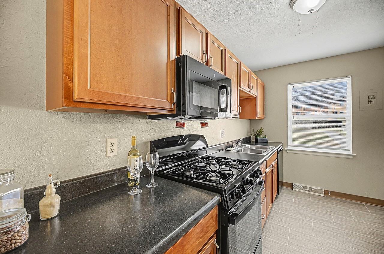 Brownstone Apartments - Photo 6 of 31