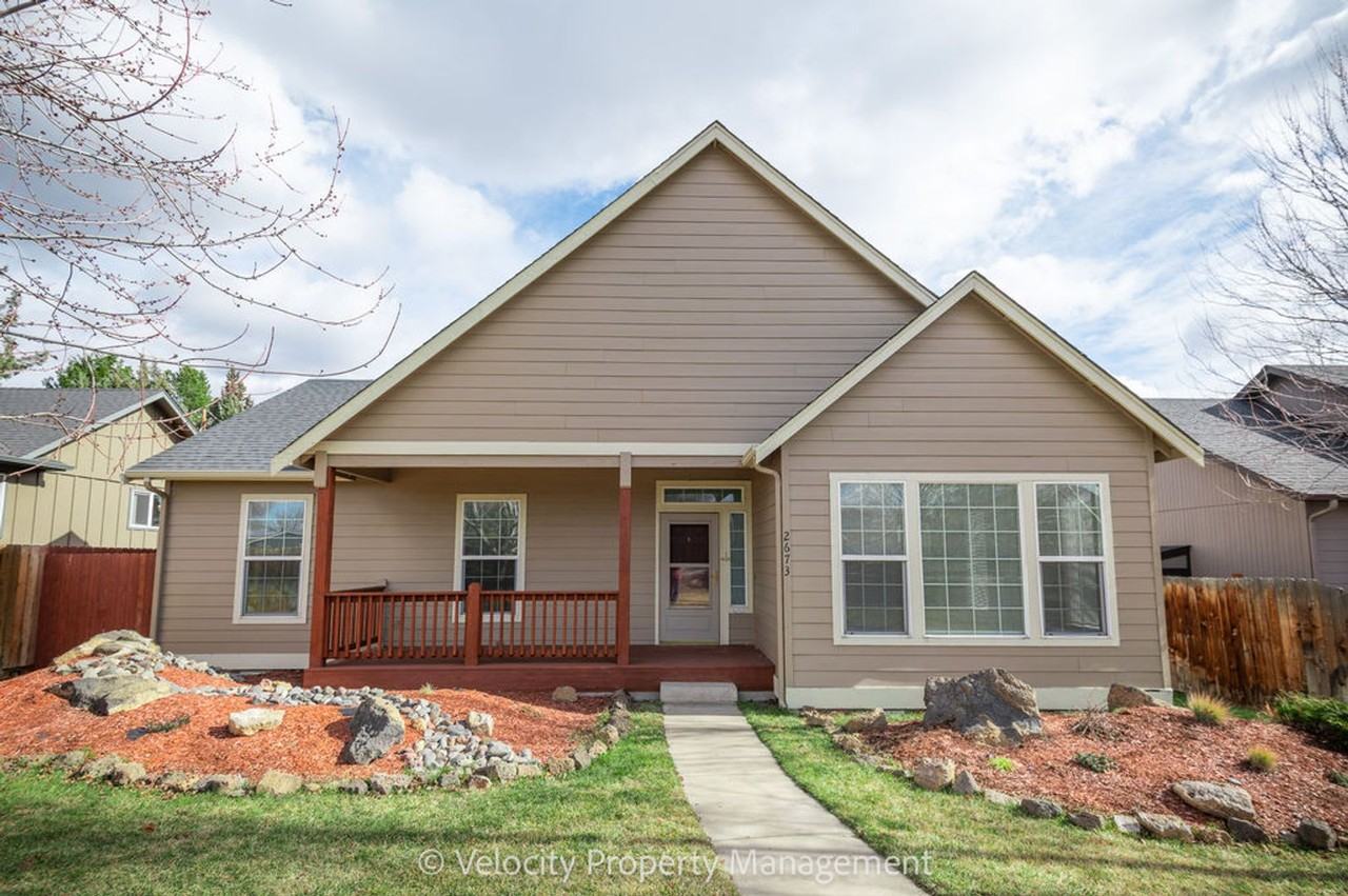 2673 Sw Salmon Ave - Photo 2 of 31