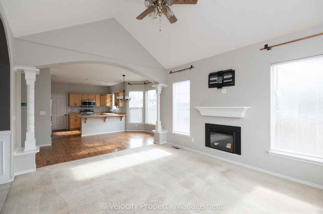 2673 Sw Salmon Ave - Photo 3 of 31