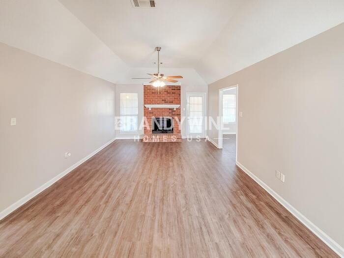 2511 Bassfield Dr - Photo 2 of 33