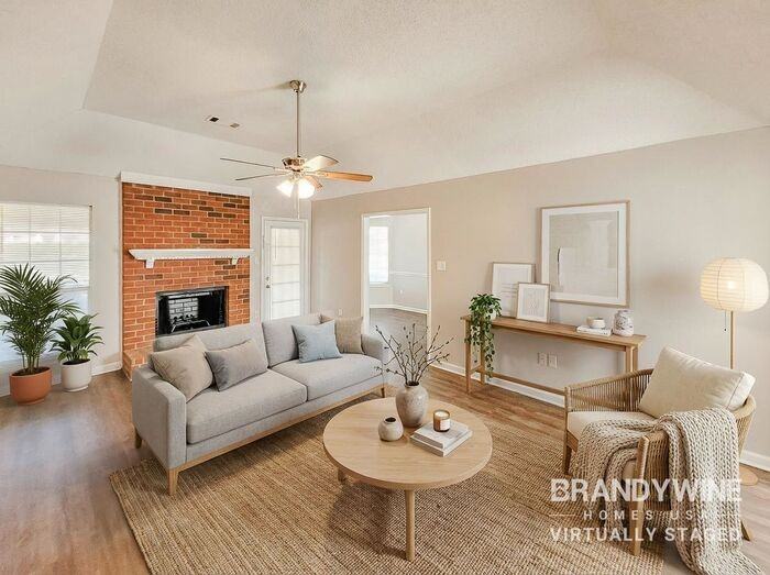 2511 Bassfield Dr - Photo 3 of 33