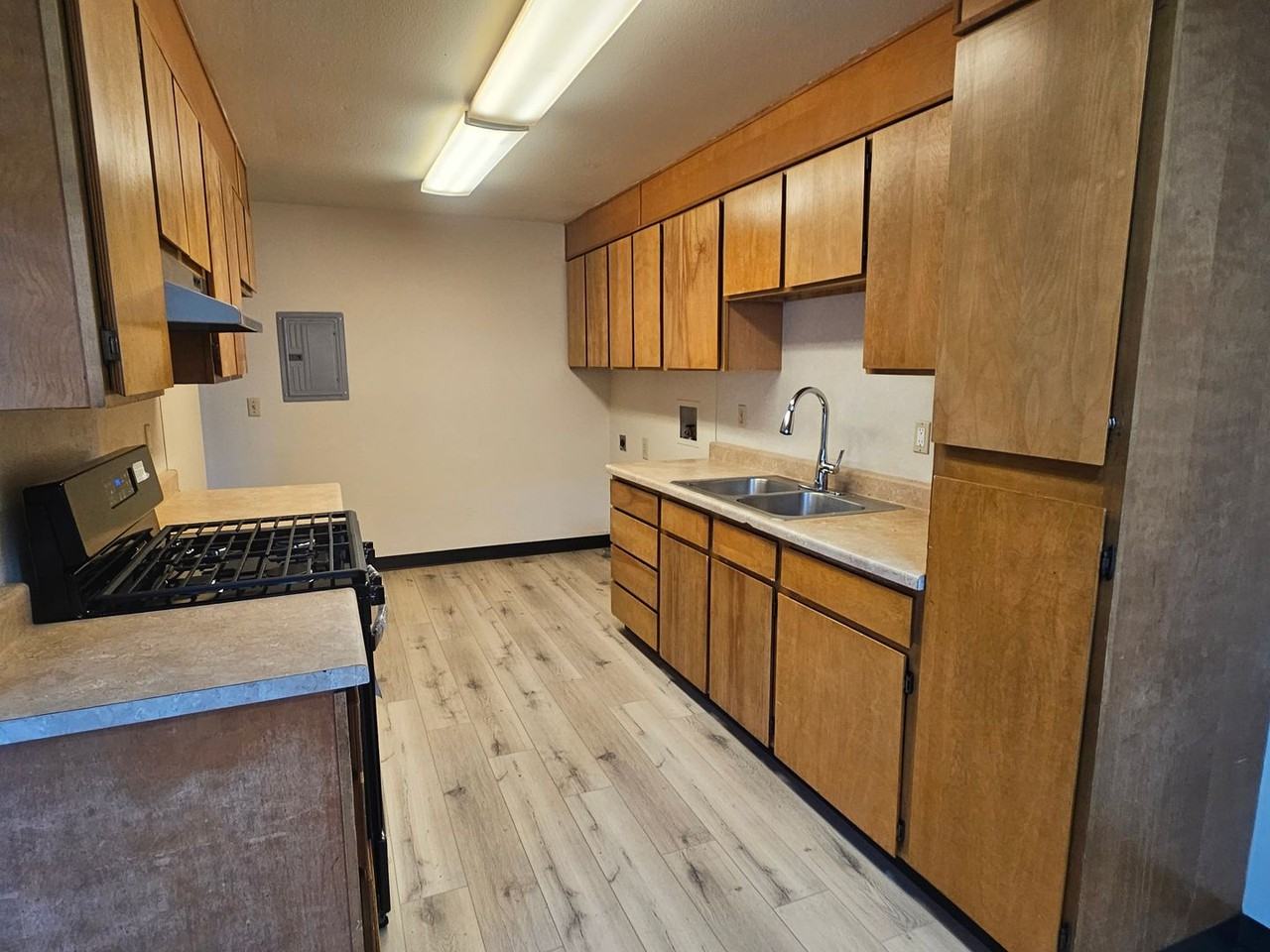 srsl01* - Photo 3 of 33