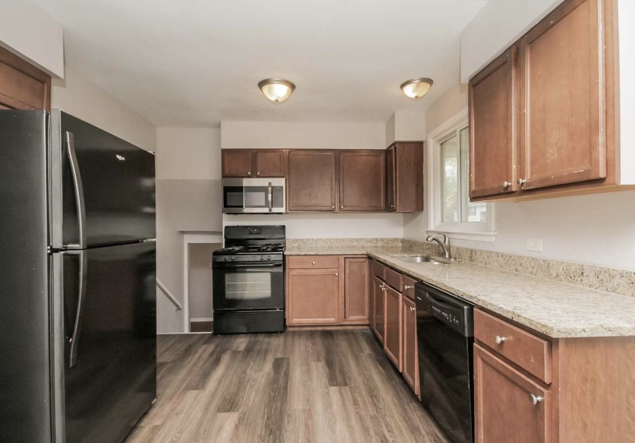 3510 Maple Ln - Photo 3 of 9