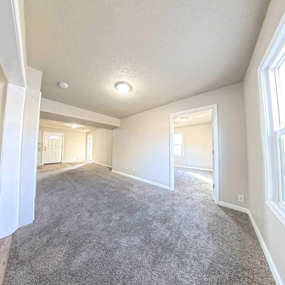 1127 1st St - Photo 2 of 16