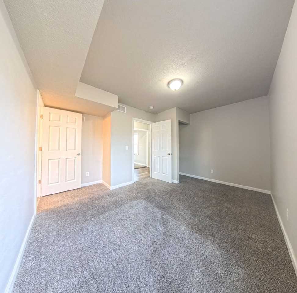 1127 1st St - Photo 6 of 16