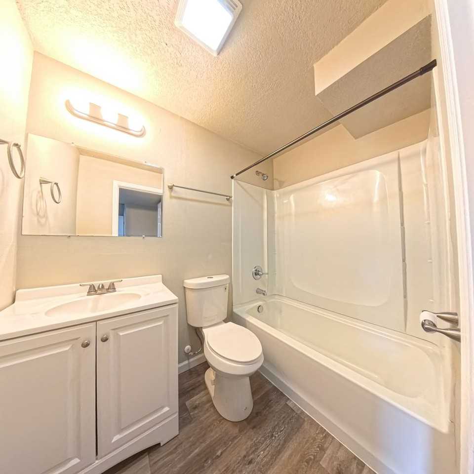 1127 1st St - Photo 7 of 16