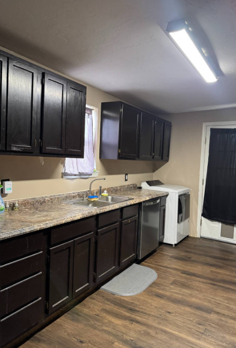 724 E Delaware Ave - Photo 3 of 13