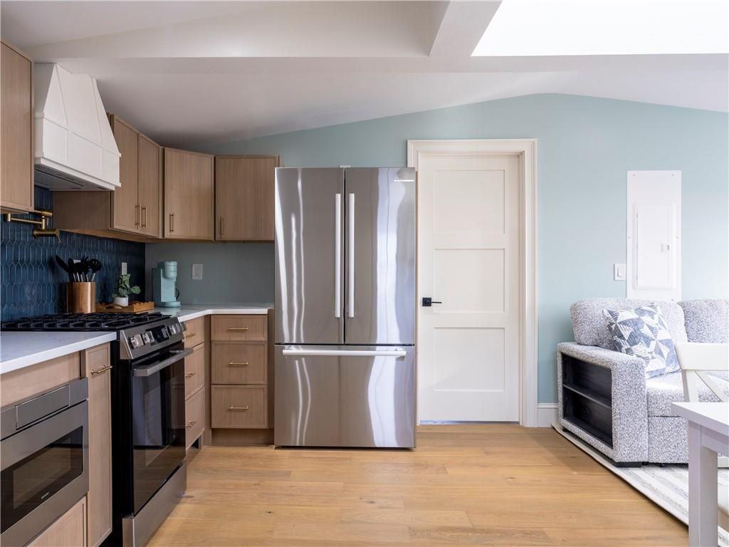 7 Dearborn St ##3 - Photo 4 of 16