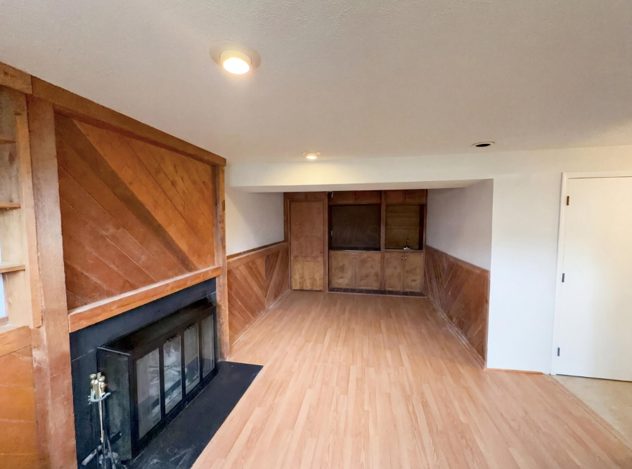 6628 Brock St - Photo 5 of 16