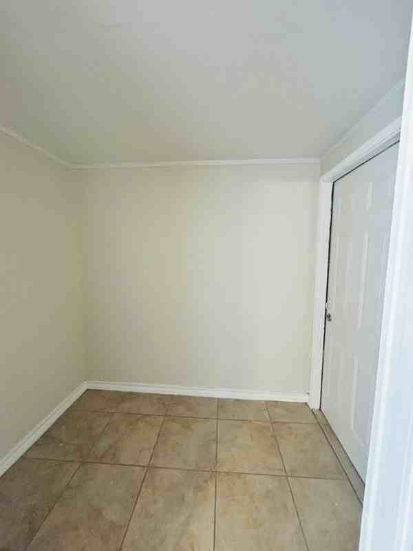 1110 W Fay St - Photo 2 of 10