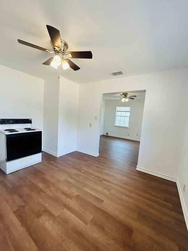 1110 W Fay St - Photo 4 of 10