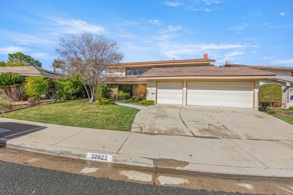 32023 Wallington Ct - Photo 2 of 46