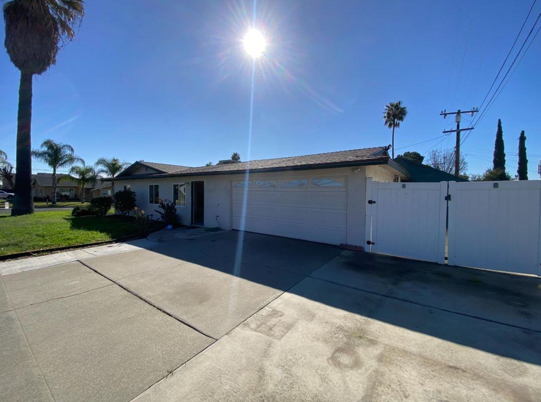 12045 Bayless St - Photo 3 of 19