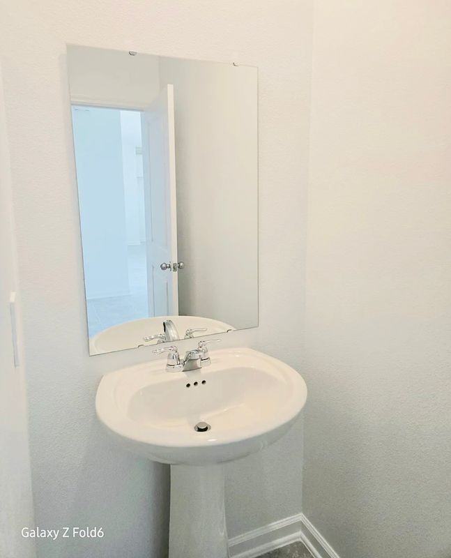 4885 Worchester Dr - Photo 6 of 19