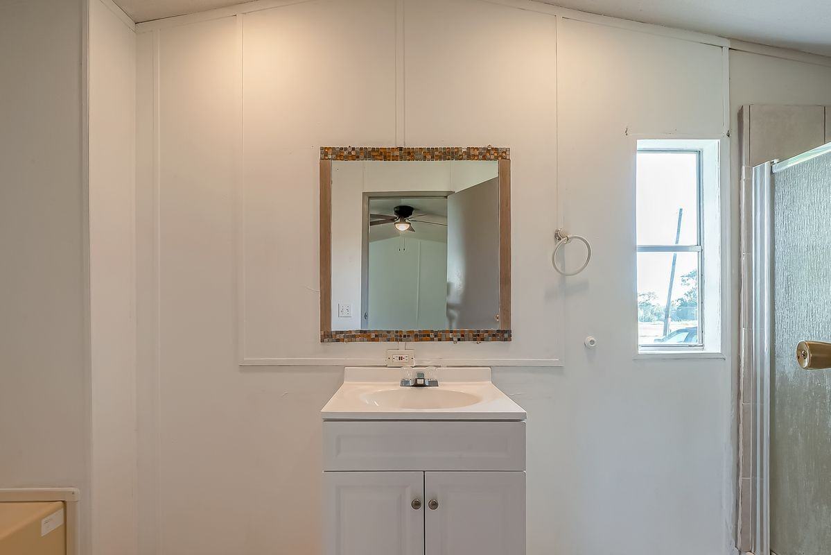 13202 Hilltop Ct - Photo 3 of 14