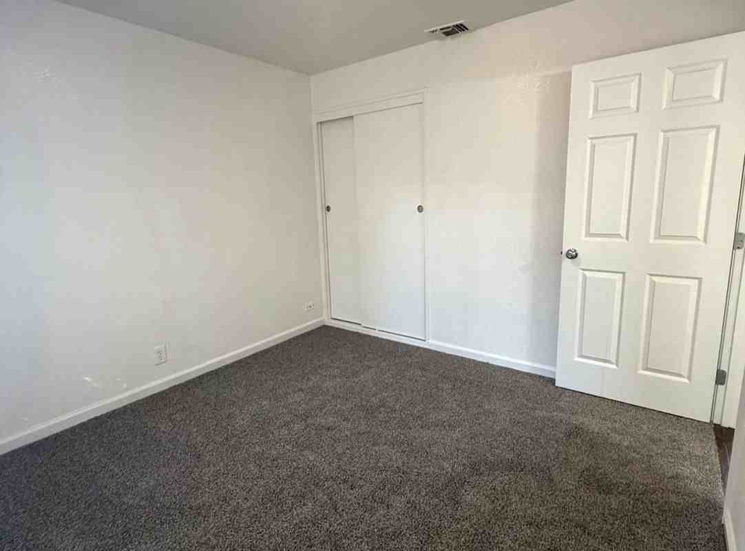 2129 Winafred St - Photo 2 of 13