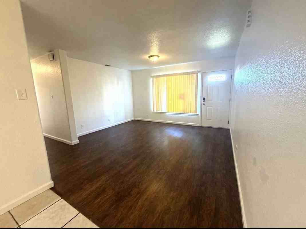 2129 Winafred St - Photo 3 of 13