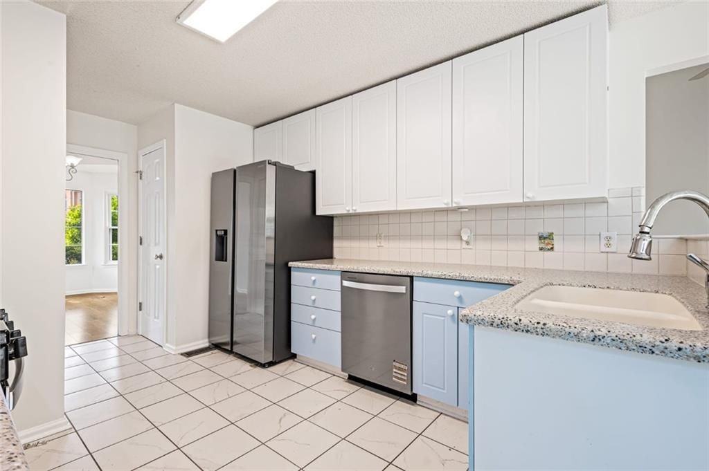 5962 Rosie Ln Se - Photo 3 of 19