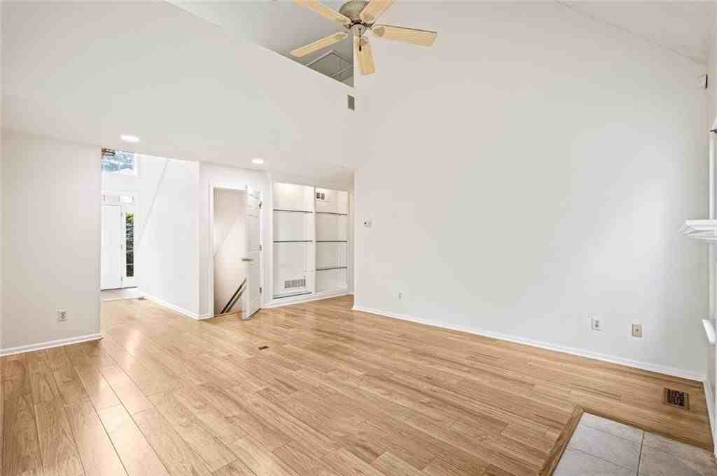 5962 Rosie Ln Se - Photo 5 of 19