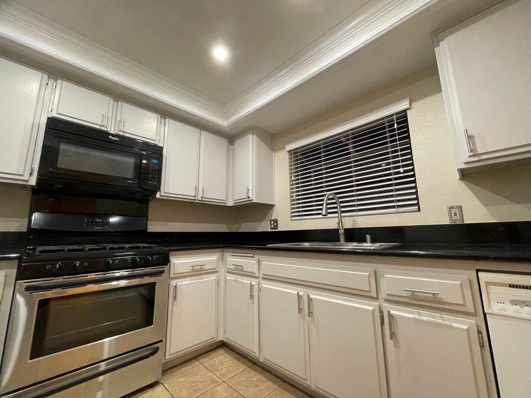 154 N Meridith Ave - Photo 3 of 3