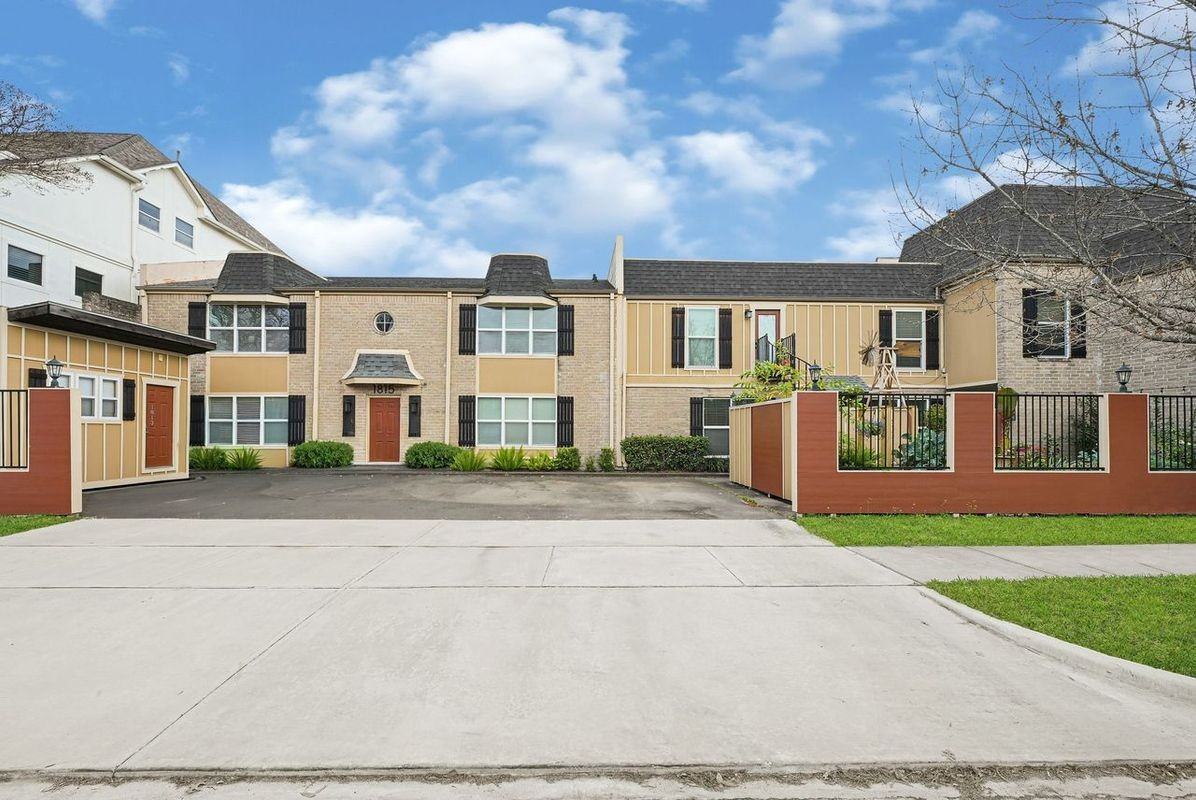 1817 Commonwealth St - Photo 3 of 28