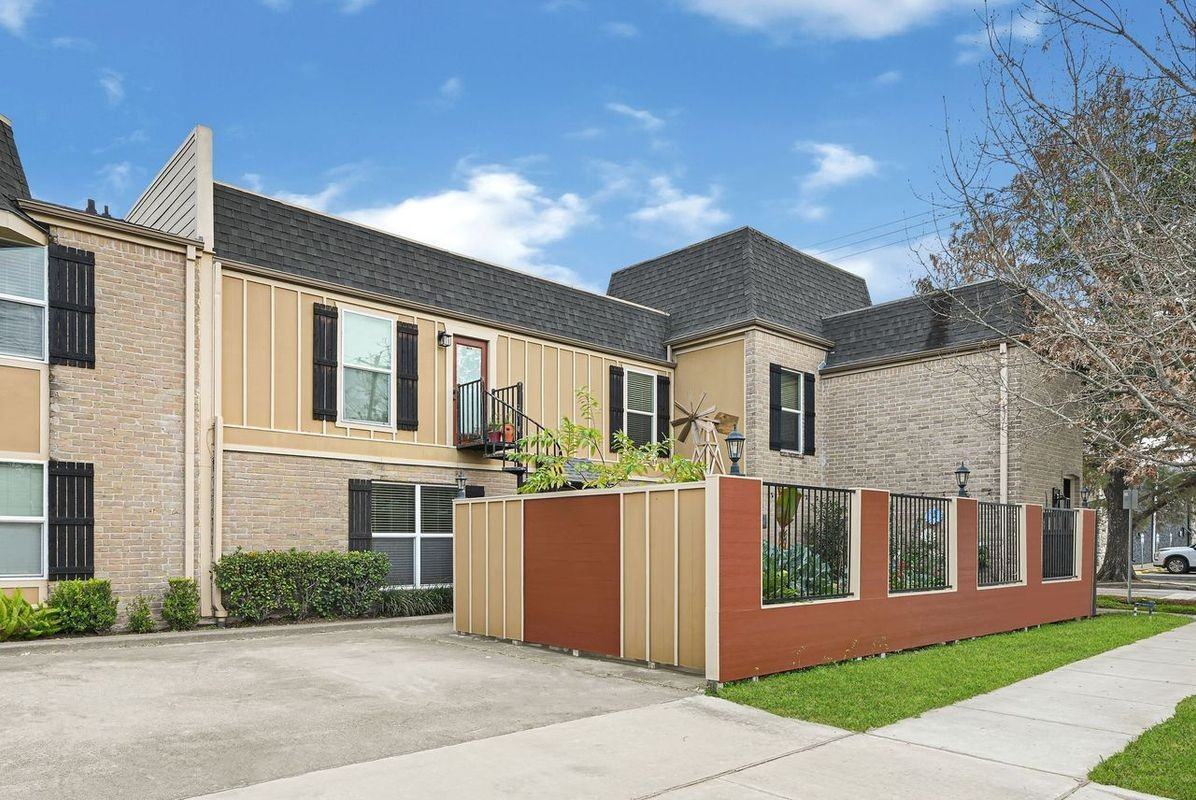 1817 Commonwealth St - Photo 4 of 28