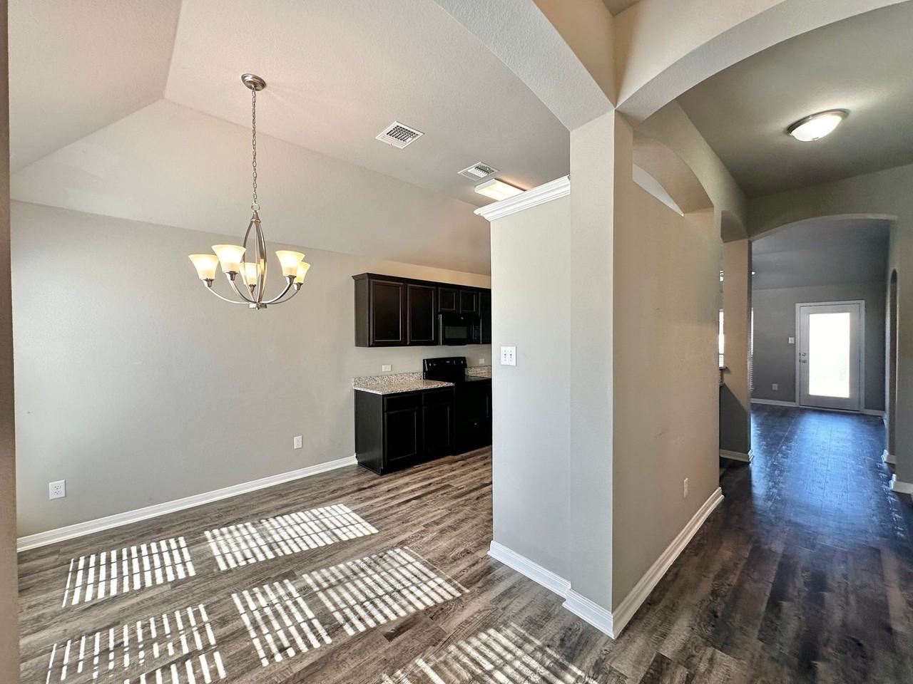 609 Hobby Rd - Photo 2 of 36